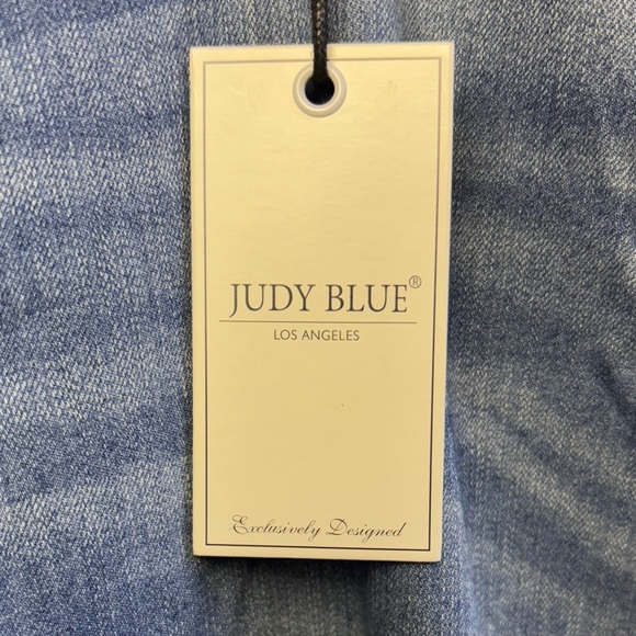 Judy blue Light Blue Distressed Skinny Jeans. Size 2XL. NWT. - Picture 5 of 6
